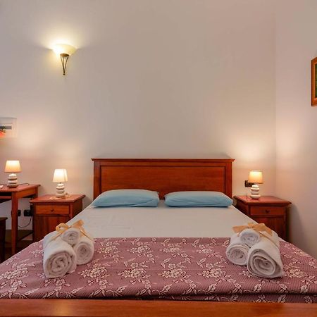 Bed And Breakfast Cairoli Exclusive Room San Pietro Vernotico Bagian luar foto