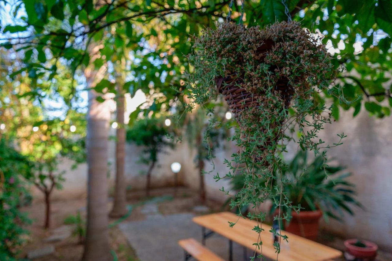Bed And Breakfast Cairoli Exclusive Room San Pietro Vernotico Bagian luar foto