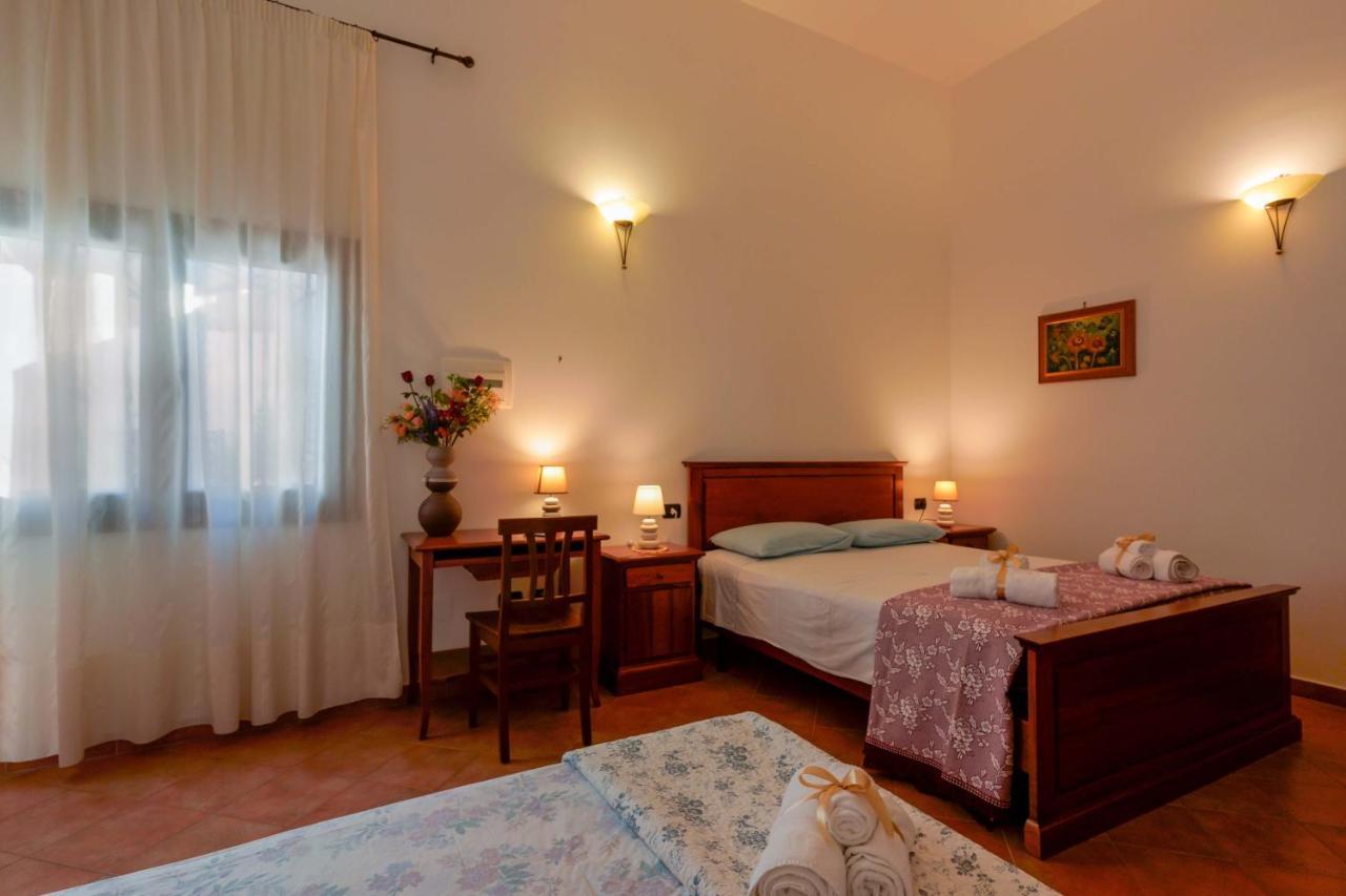 Bed And Breakfast Cairoli Exclusive Room San Pietro Vernotico Bagian luar foto