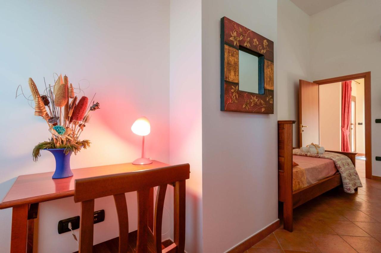 Bed And Breakfast Cairoli Exclusive Room San Pietro Vernotico Bagian luar foto