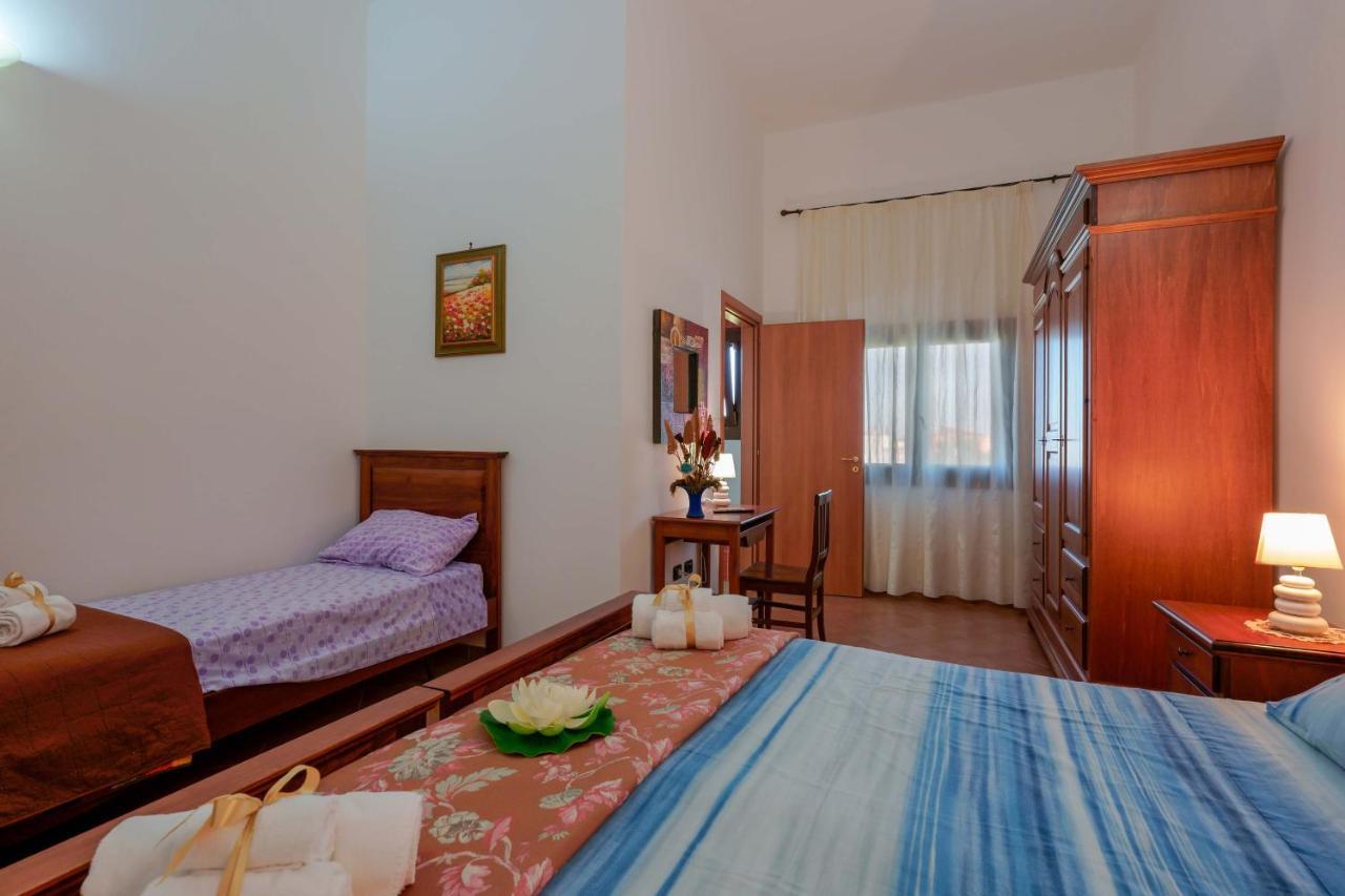 Bed And Breakfast Cairoli Exclusive Room San Pietro Vernotico Bagian luar foto