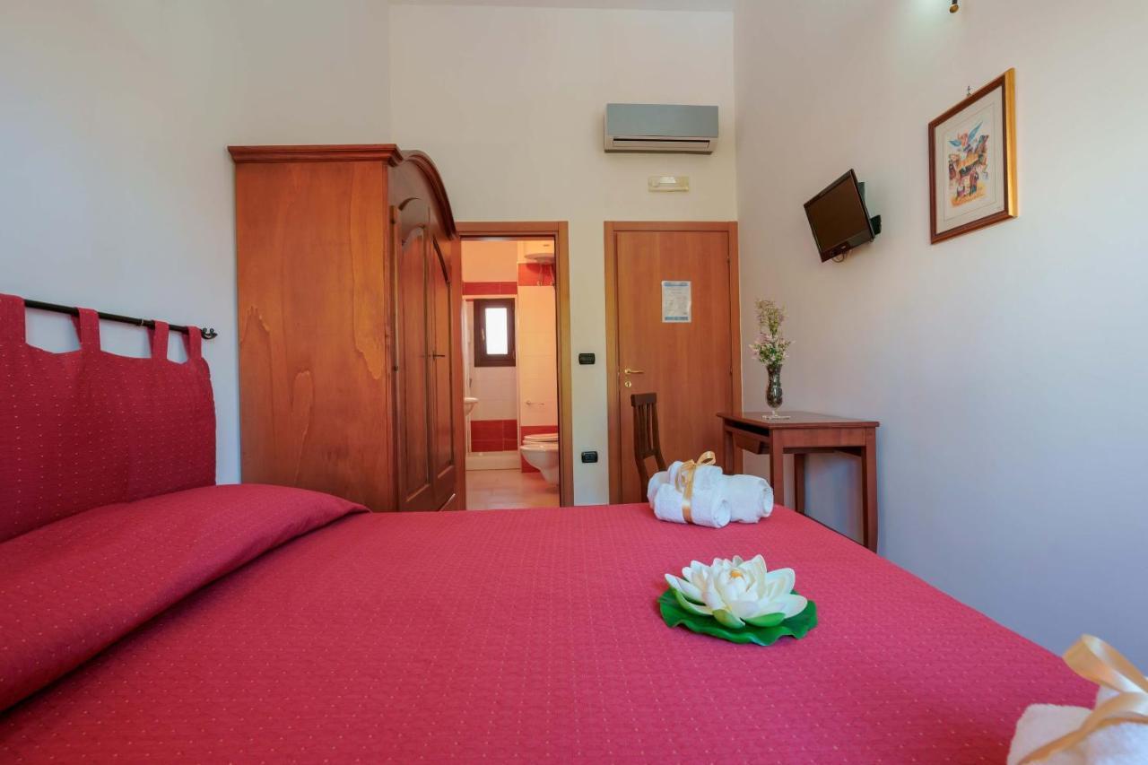 Bed And Breakfast Cairoli Exclusive Room San Pietro Vernotico Bagian luar foto