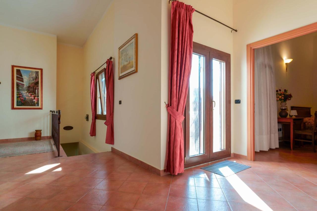 Bed And Breakfast Cairoli Exclusive Room San Pietro Vernotico Bagian luar foto