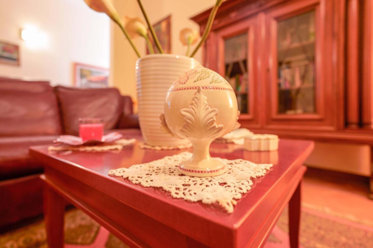 Bed And Breakfast Cairoli Exclusive Room San Pietro Vernotico Bagian luar foto