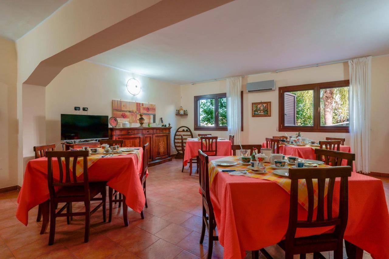 Bed And Breakfast Cairoli Exclusive Room San Pietro Vernotico Bagian luar foto