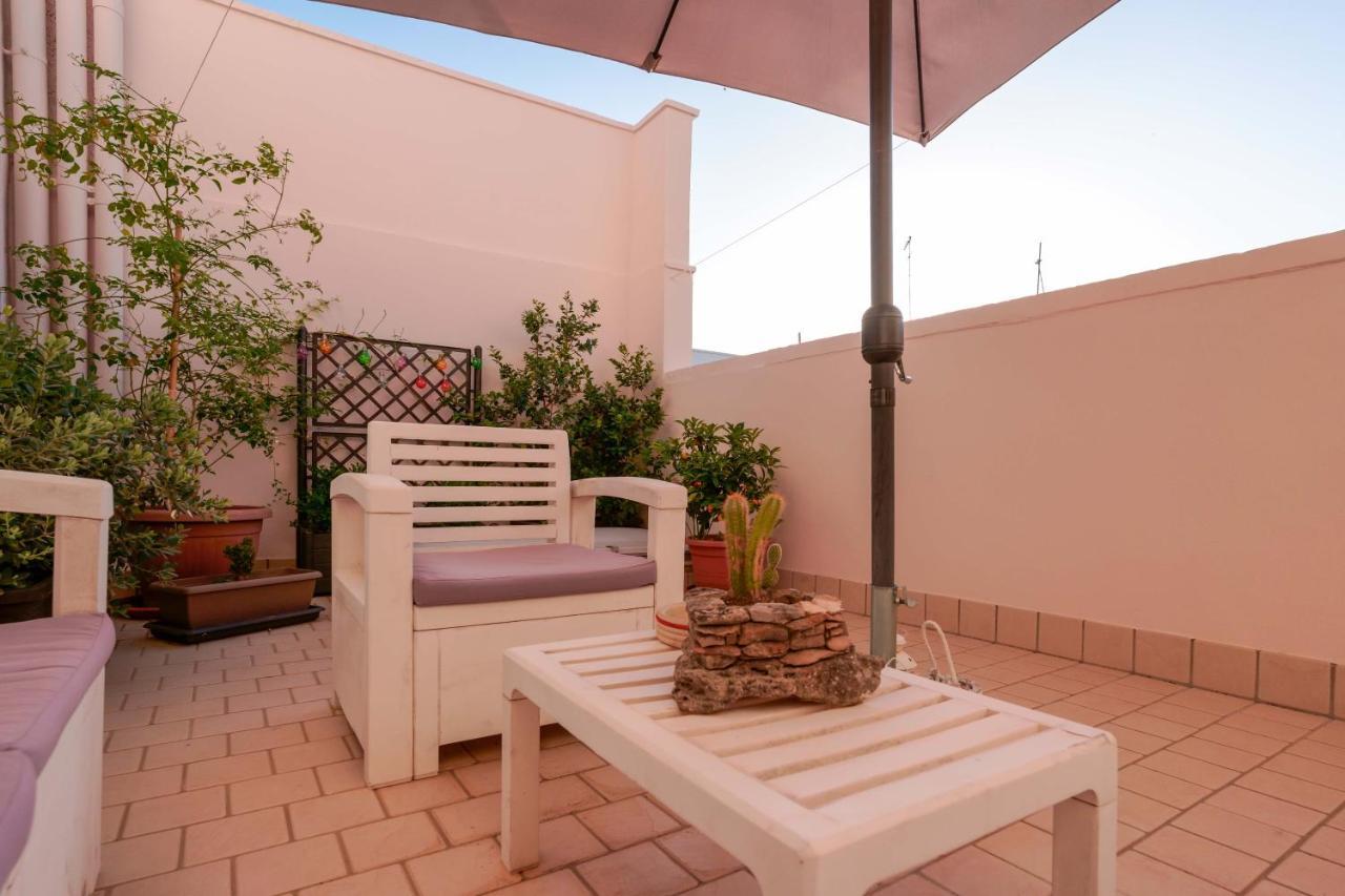 Bed And Breakfast Cairoli Exclusive Room San Pietro Vernotico Bagian luar foto