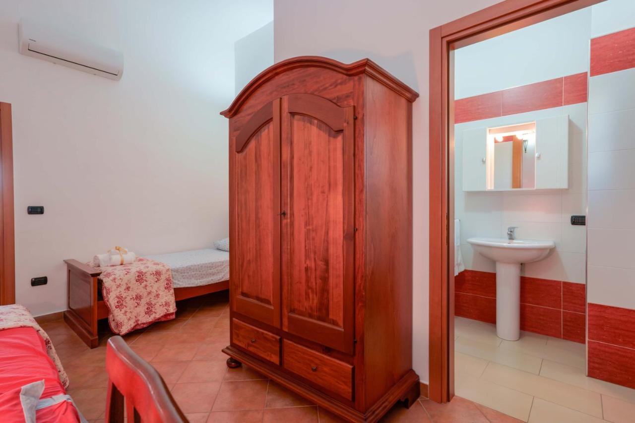 Bed And Breakfast Cairoli Exclusive Room San Pietro Vernotico Bagian luar foto