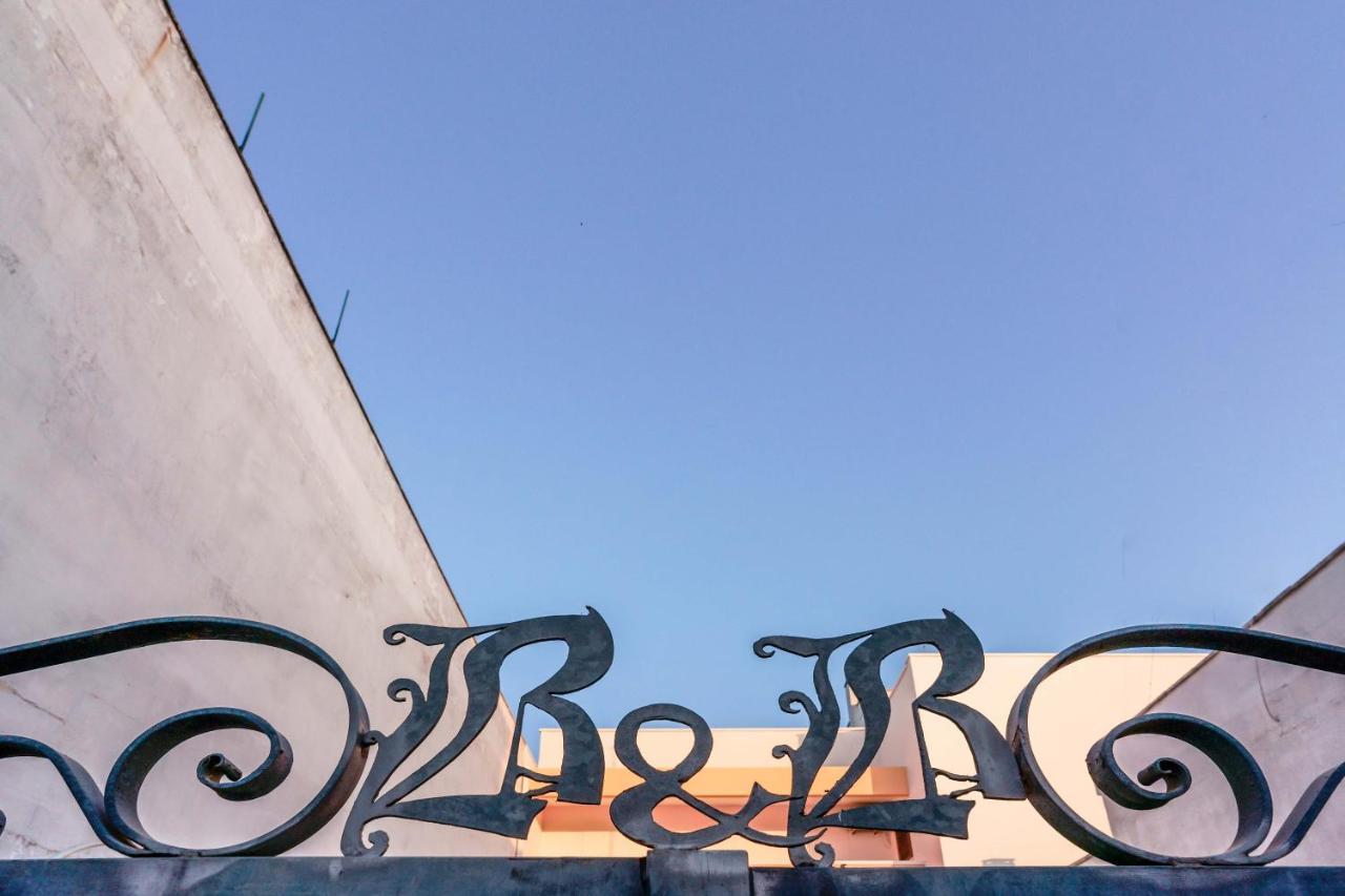 Bed And Breakfast Cairoli Exclusive Room San Pietro Vernotico Bagian luar foto