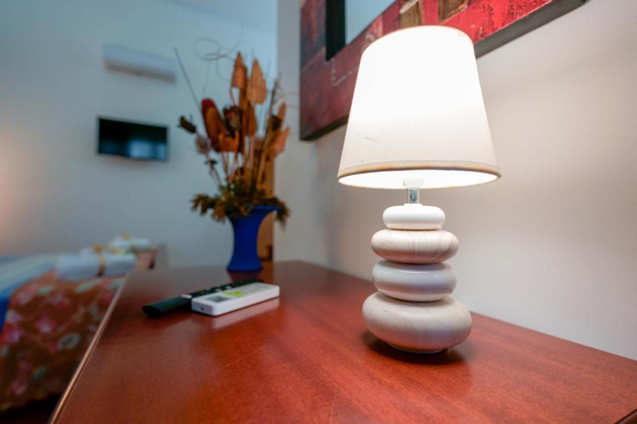 Bed And Breakfast Cairoli Exclusive Room San Pietro Vernotico Bagian luar foto