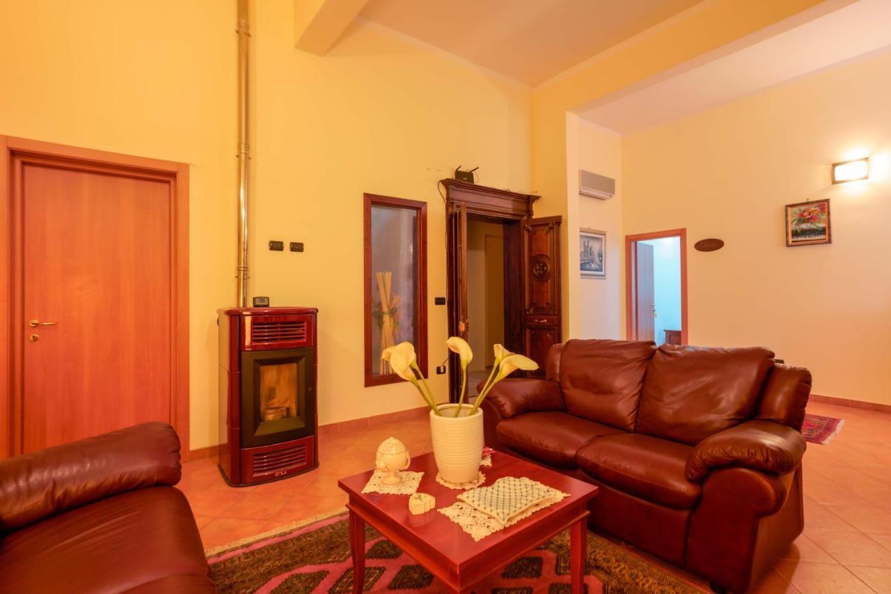 Bed And Breakfast Cairoli Exclusive Room San Pietro Vernotico Bagian luar foto