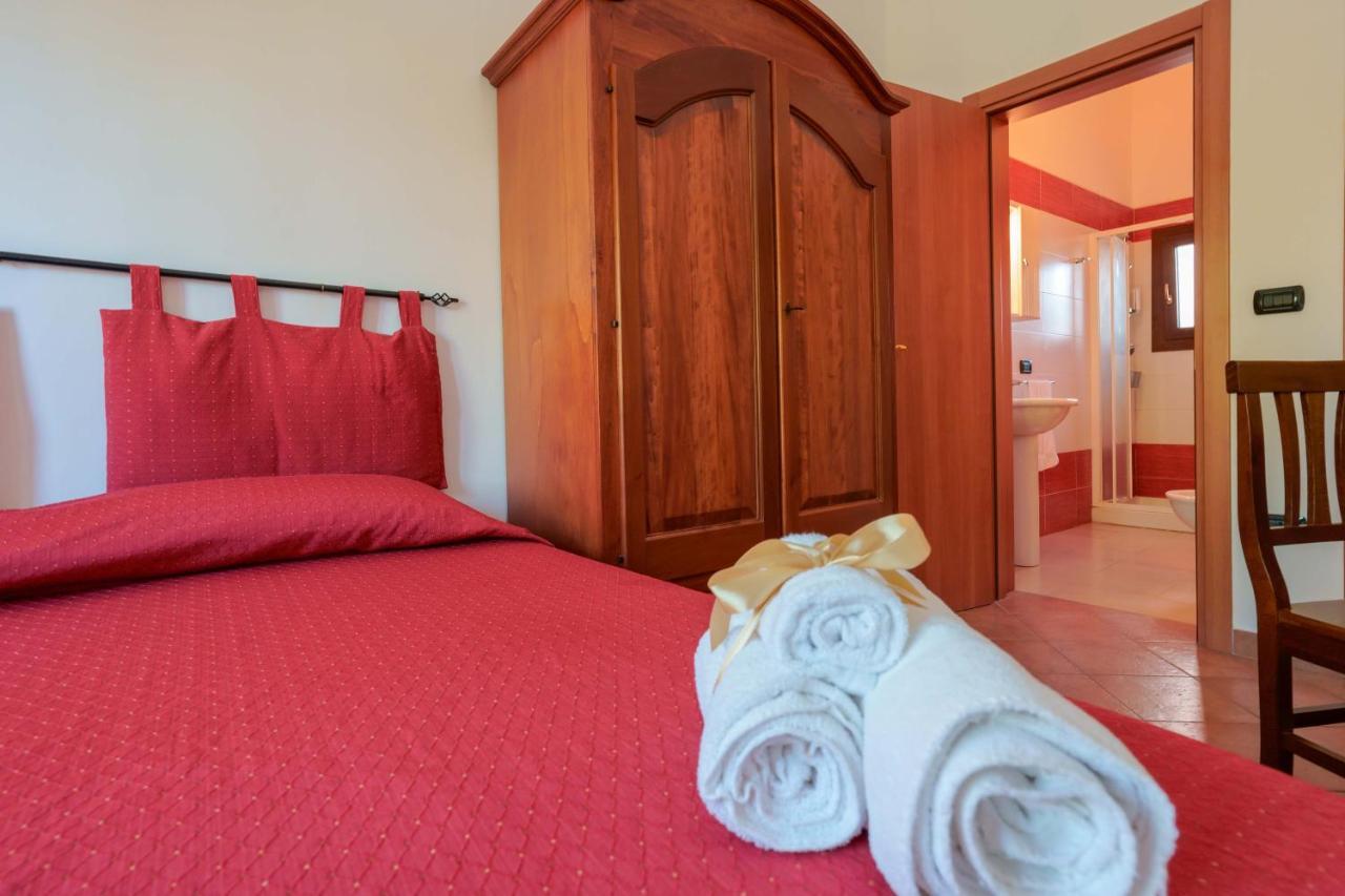 Bed And Breakfast Cairoli Exclusive Room San Pietro Vernotico Bagian luar foto