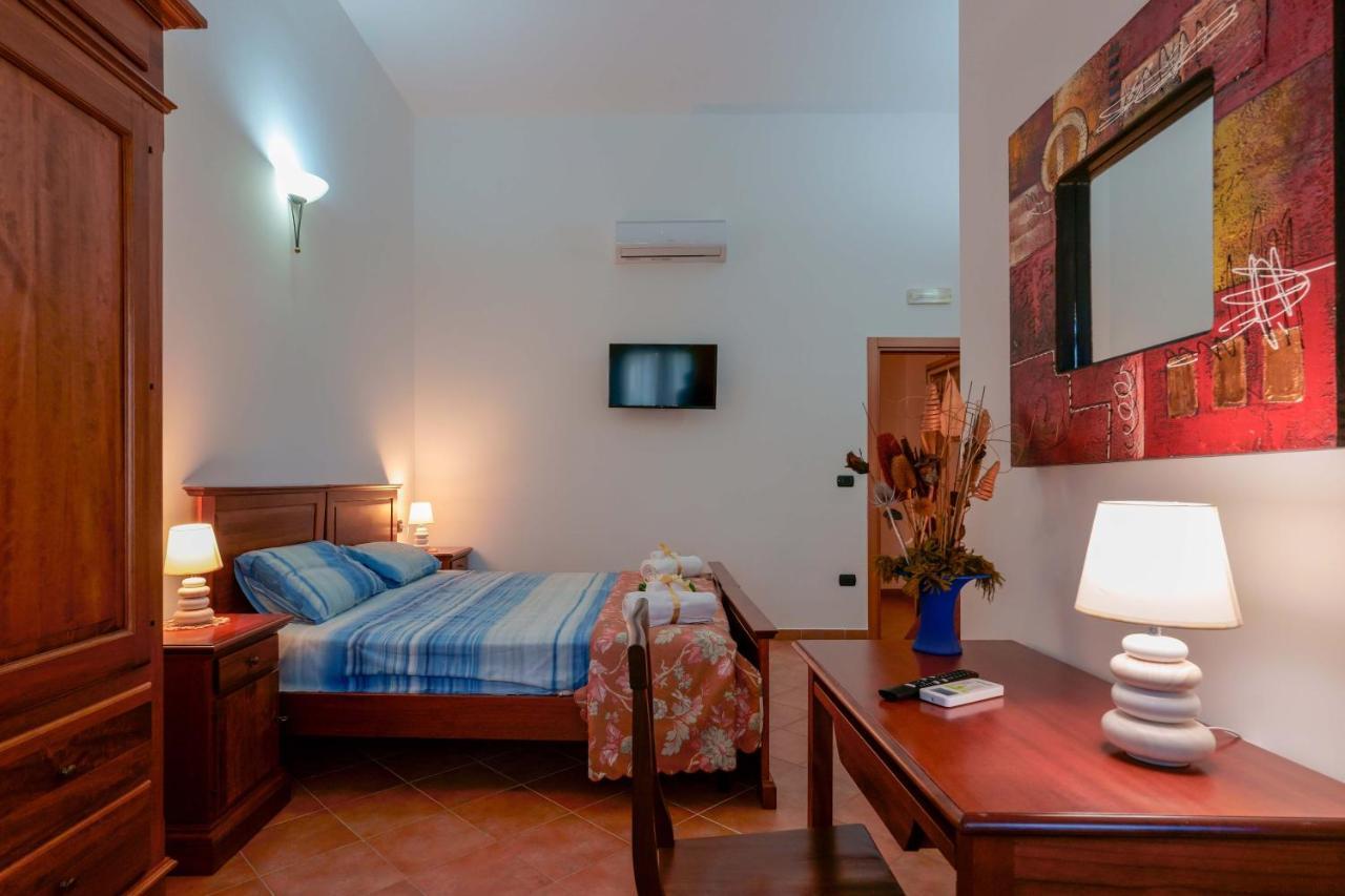 Bed And Breakfast Cairoli Exclusive Room San Pietro Vernotico Bagian luar foto