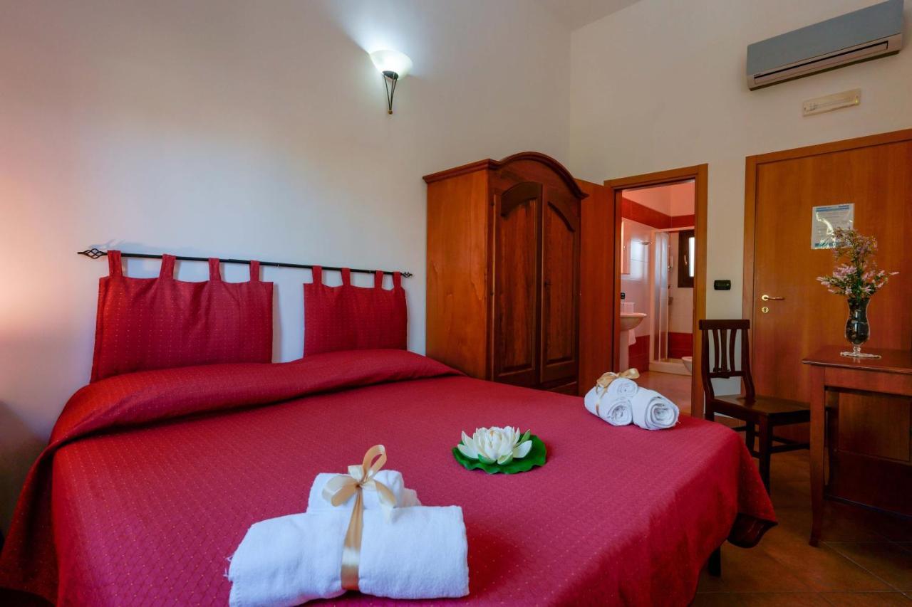 Bed And Breakfast Cairoli Exclusive Room San Pietro Vernotico Bagian luar foto