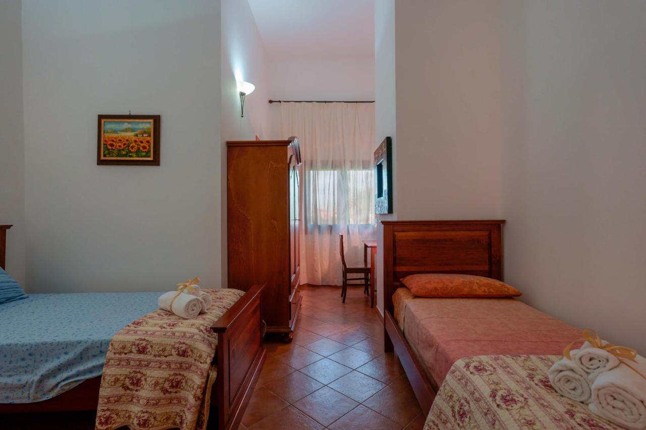 Bed And Breakfast Cairoli Exclusive Room San Pietro Vernotico Bagian luar foto