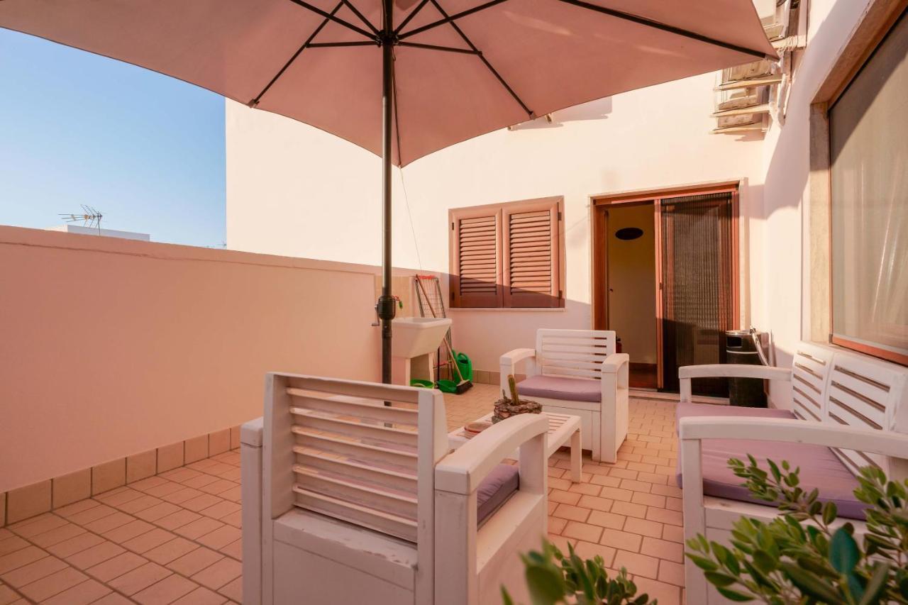 Bed And Breakfast Cairoli Exclusive Room San Pietro Vernotico Bagian luar foto