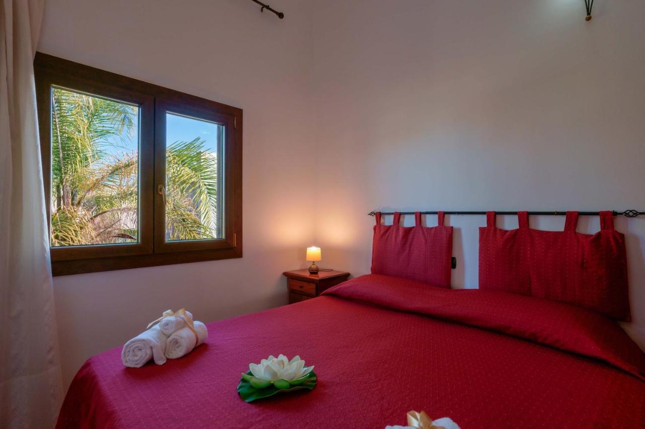 Bed And Breakfast Cairoli Exclusive Room San Pietro Vernotico Bagian luar foto