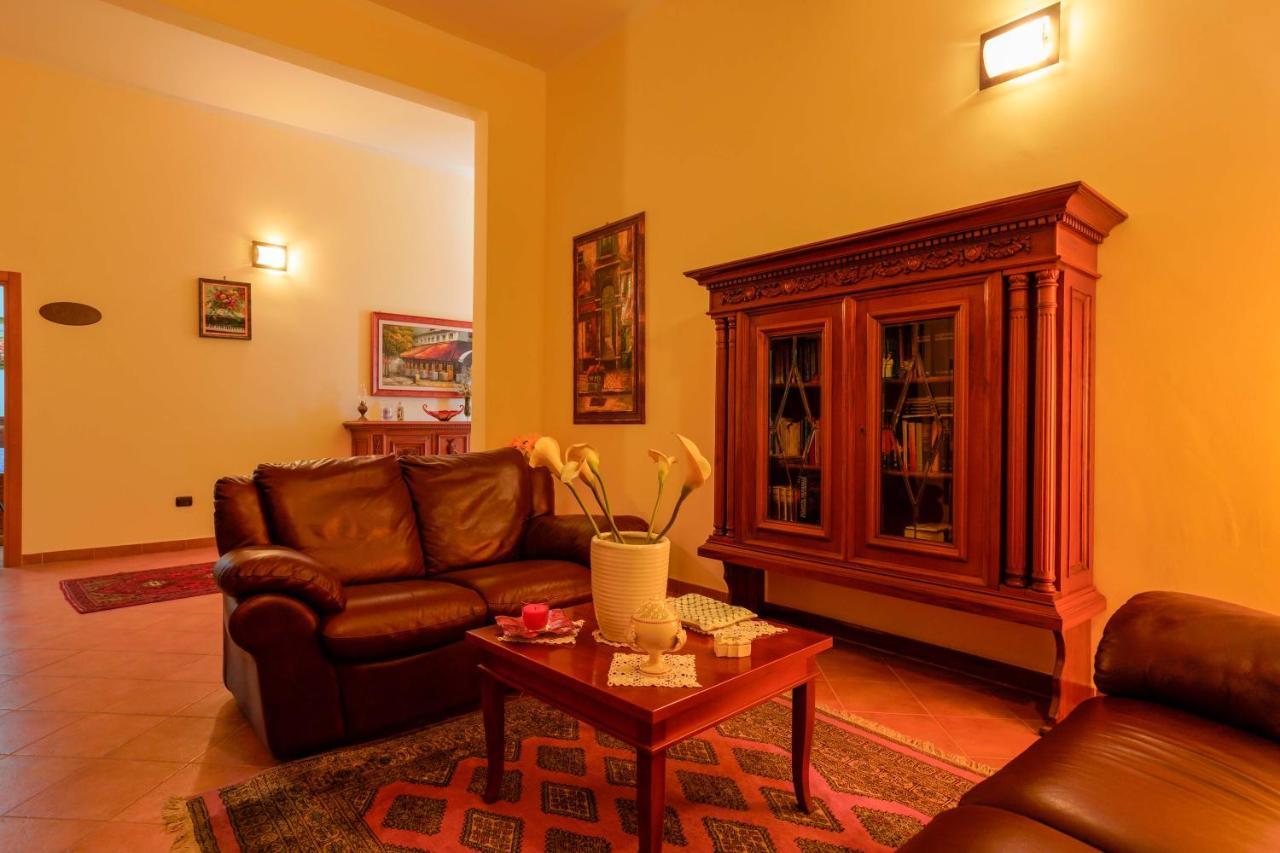 Bed And Breakfast Cairoli Exclusive Room San Pietro Vernotico Bagian luar foto
