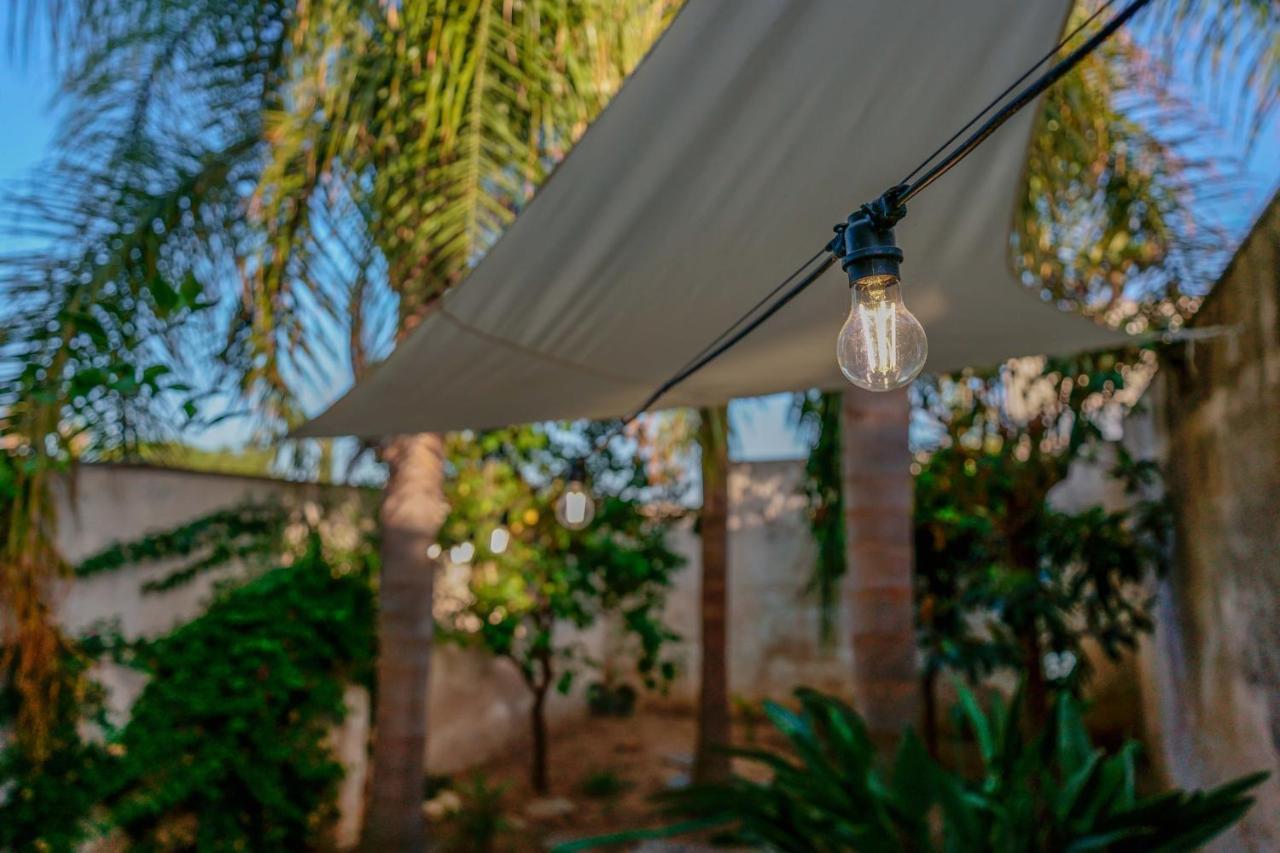 Bed And Breakfast Cairoli Exclusive Room San Pietro Vernotico Bagian luar foto